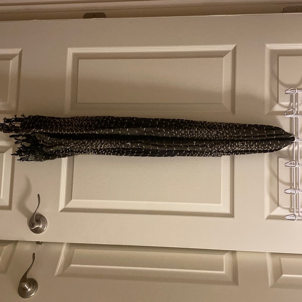 Black and tan scarf